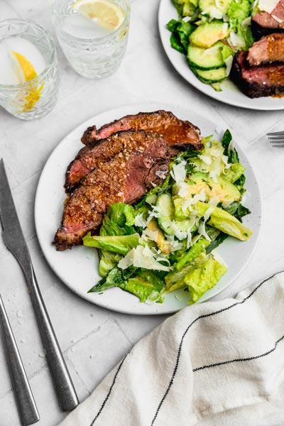 Las carnes a la parrilla son un platillo con gran cantidad de proteínas